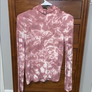 American Eagle pink tie-dye mock neck shirt